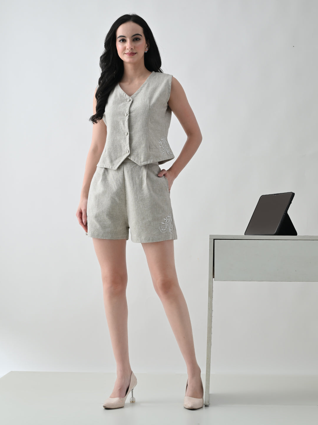 Casual Linen Waistcoat & Shorts Set - Light Beige